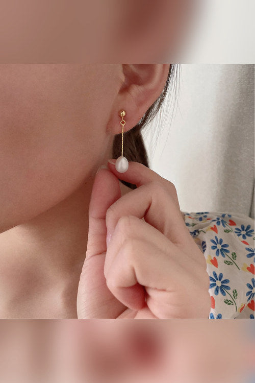 Pendientes largos de perla en dorado