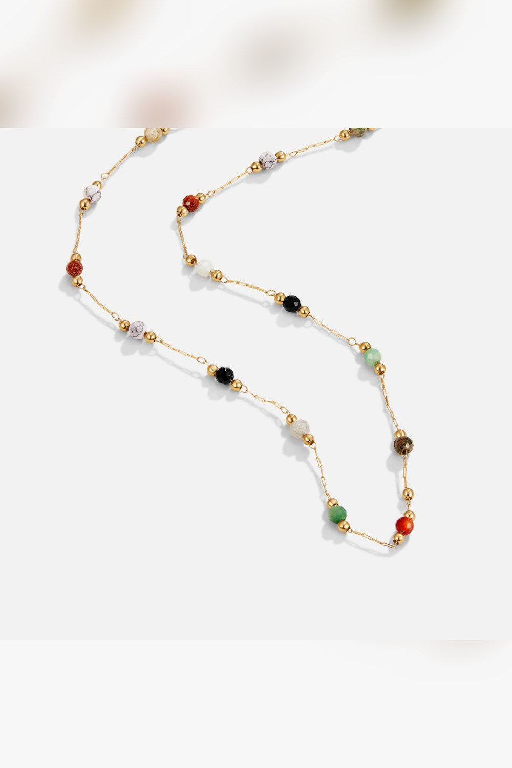 Collar fino con piedras de colores