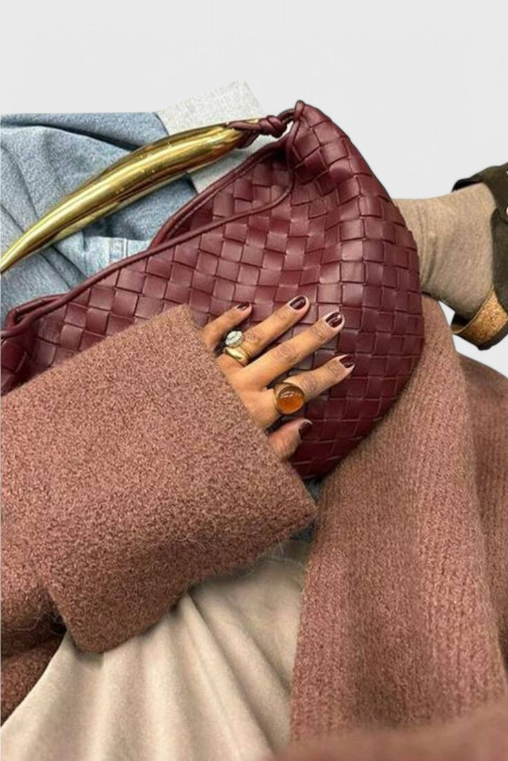 Bolso trenzado Gerda con asa metálica en rosa