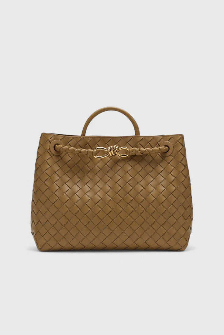 Bolso tejido de diario en marrón