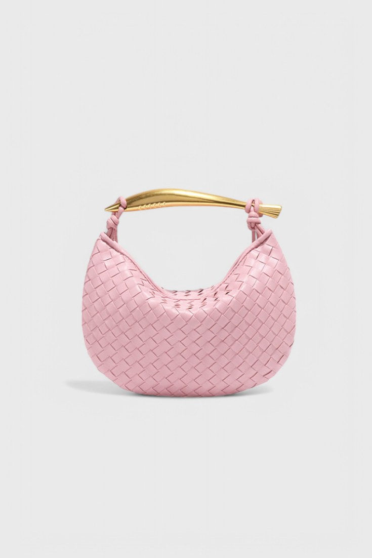 Bolso trenzado Gerda con asa metálica en rosa
