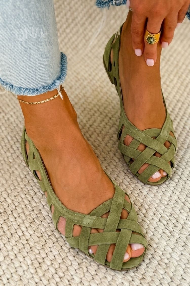 Sandalias planas de tiras trenzadas en verde oliva