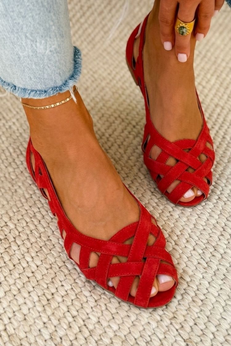 Sandalias planas de tiras trenzadas en rojo