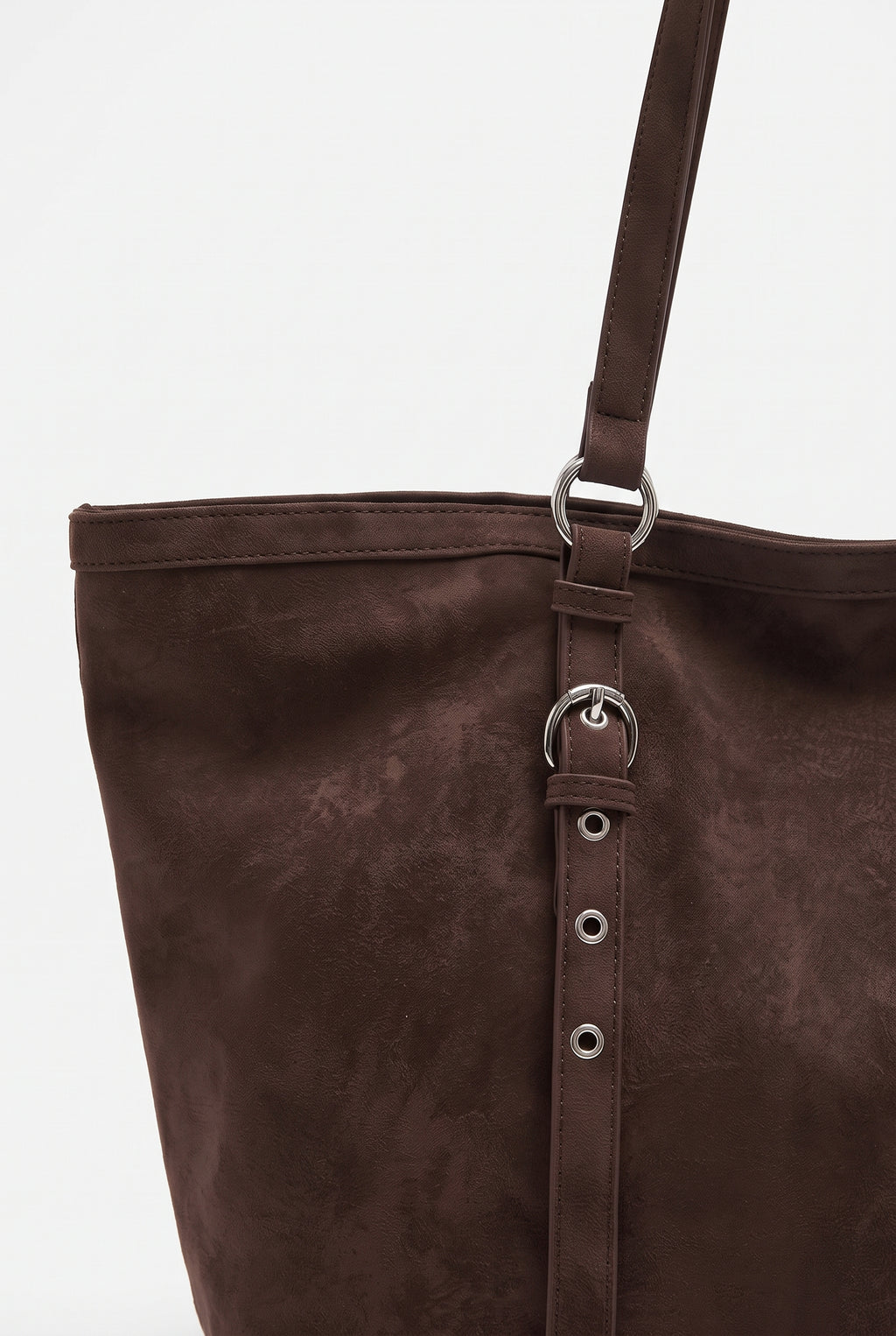 Bolso de hombro de ante con hebilla en marrón