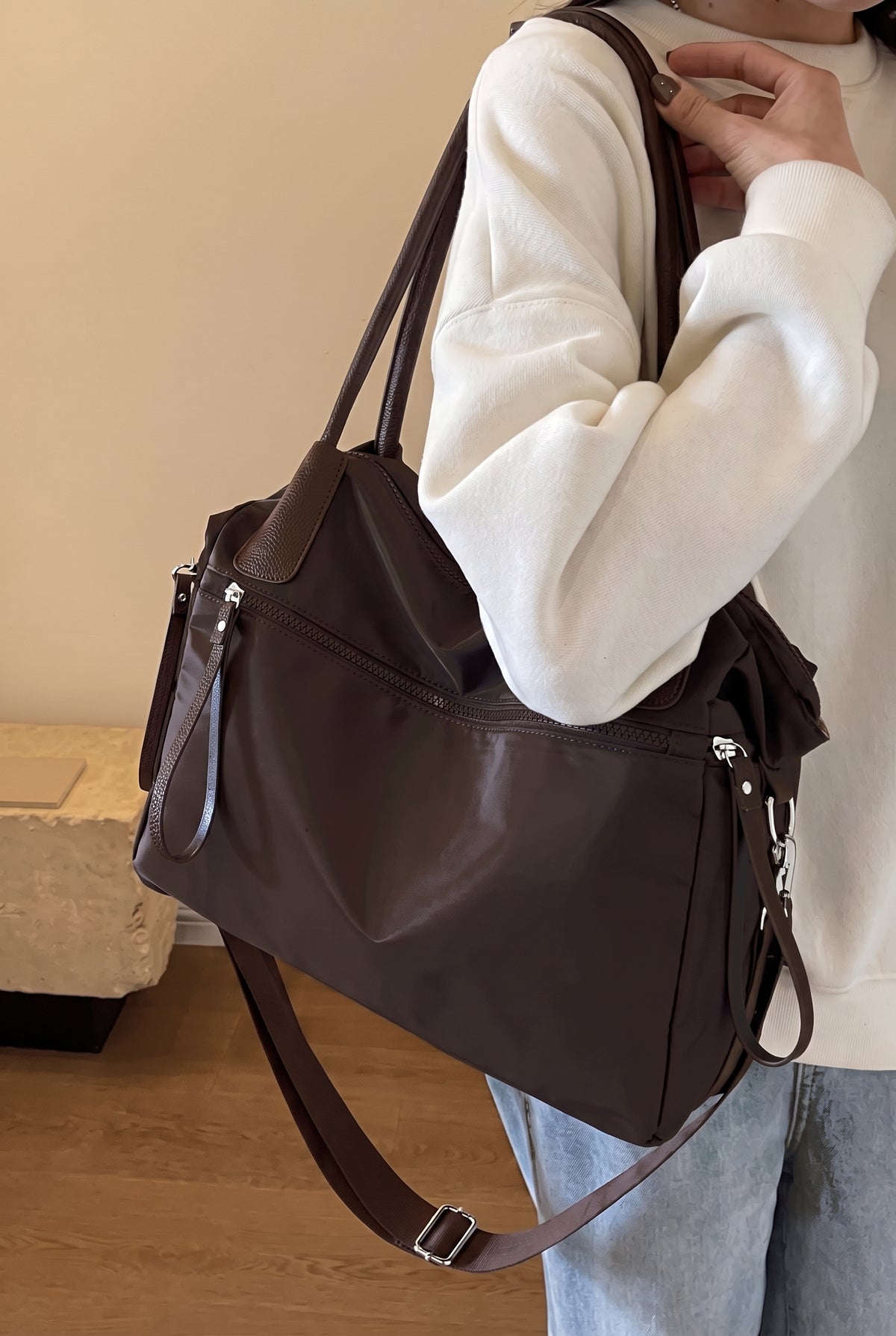 Bolso de hombro de nailon impermeable en café