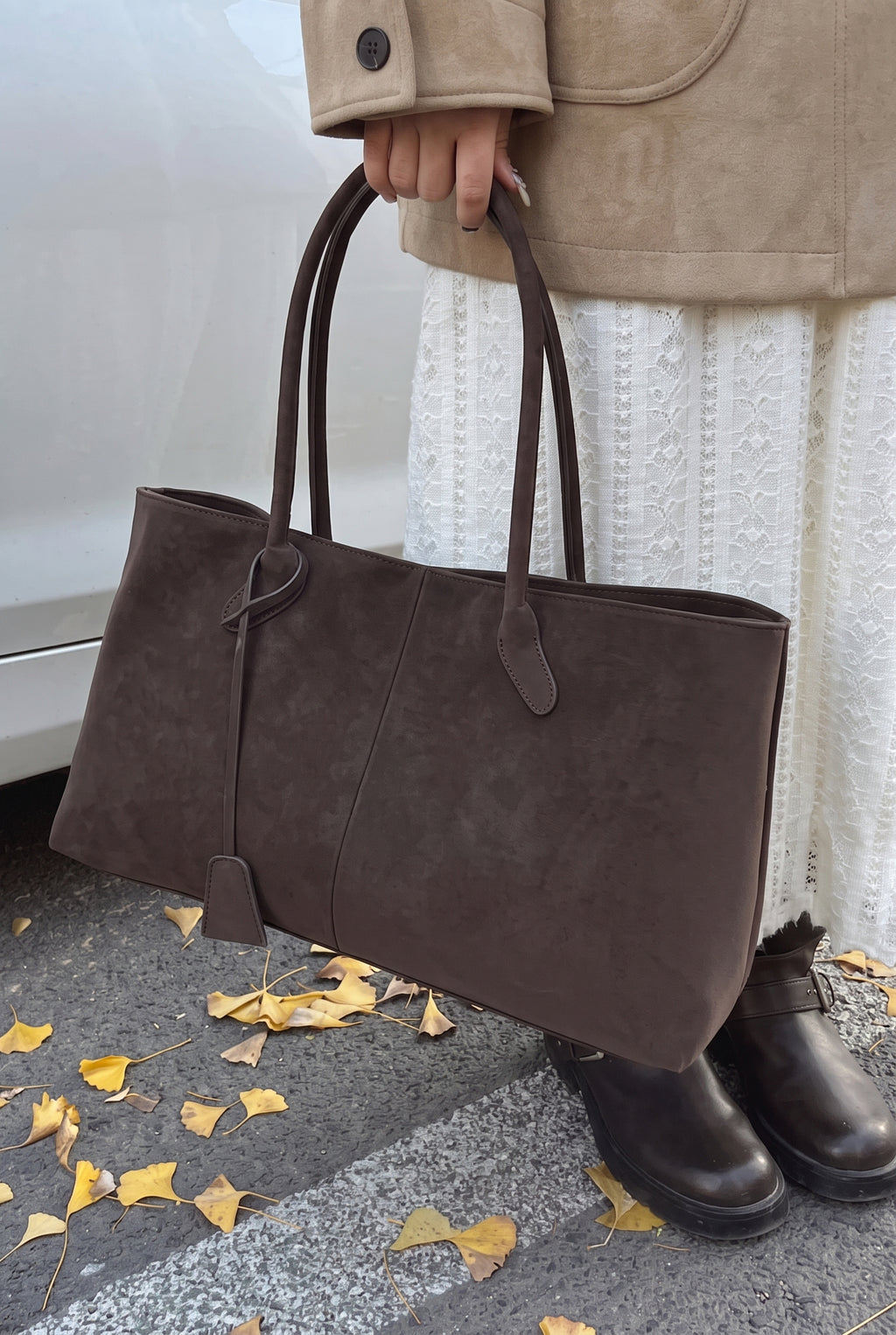 Bolso de mano de gran capacidad en café