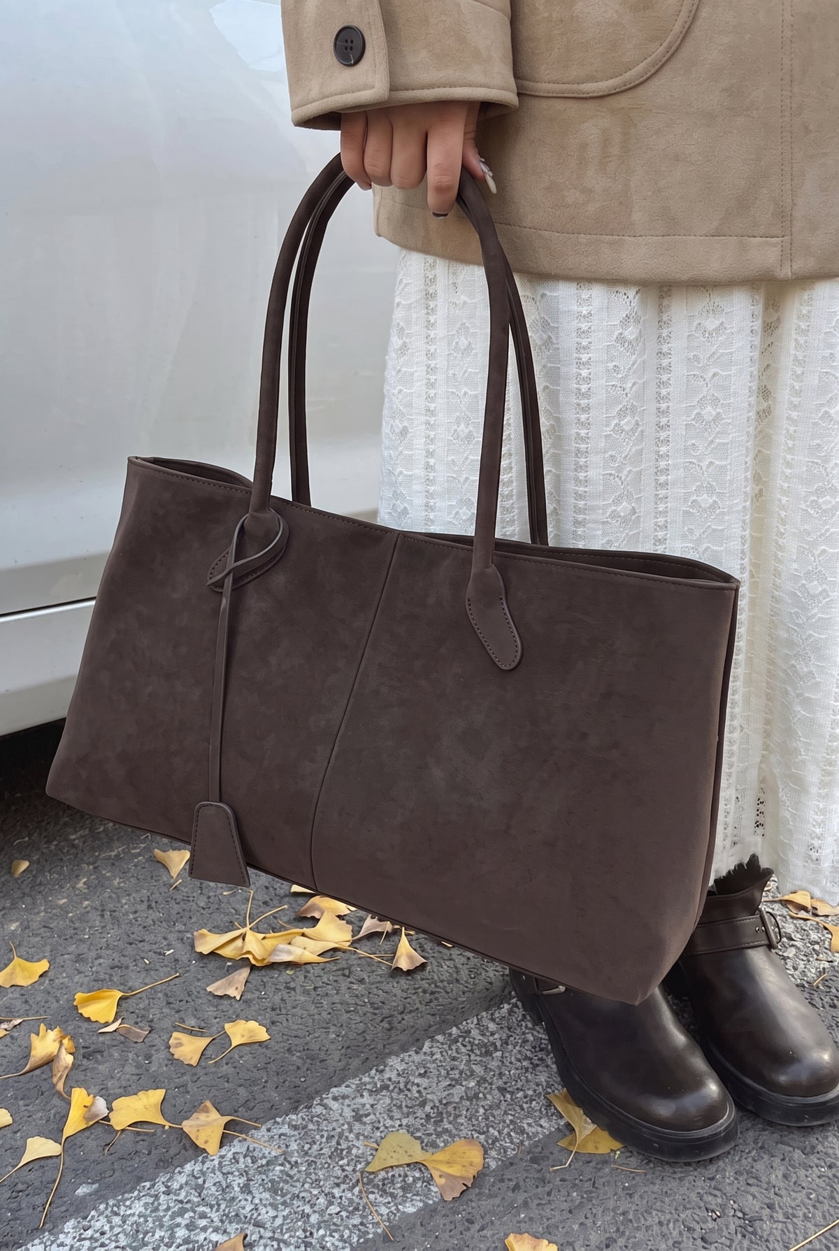 Bolso de mano de gran capacidad en café