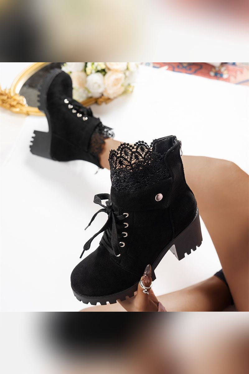 Botines de cordones con encaje y tacón ancho en negro