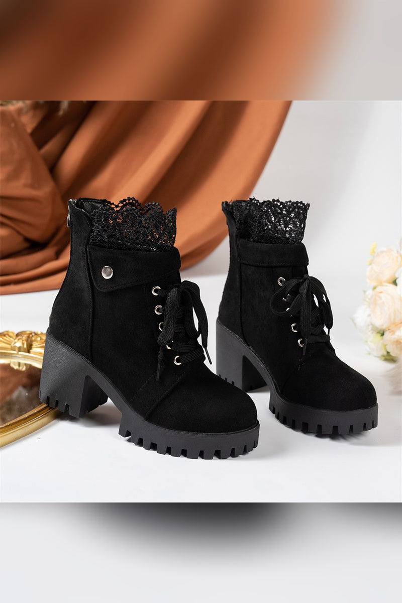 Botines de cordones con encaje y tacón ancho en negro