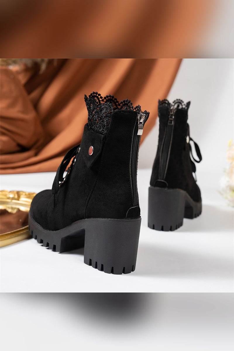 Botines de cordones con encaje y tacón ancho en negro