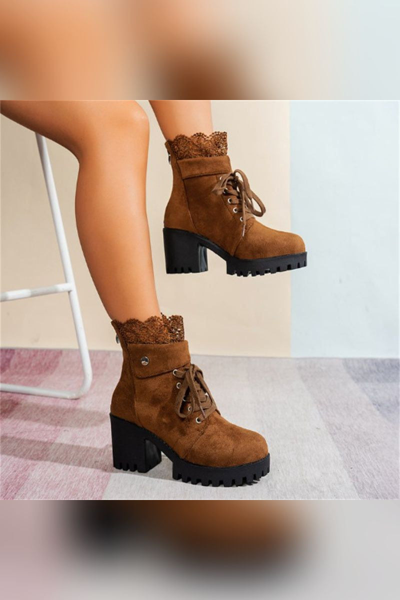 Botines de cordones con encaje y tacón ancho en camel