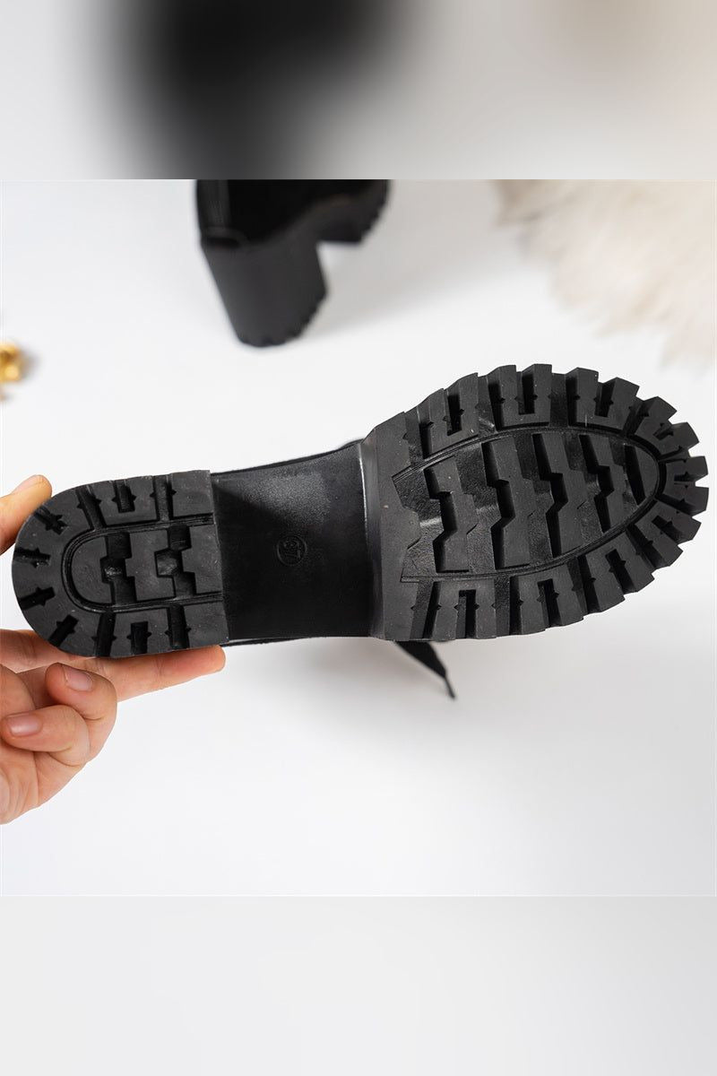 Botines de cordones con encaje y tacón ancho