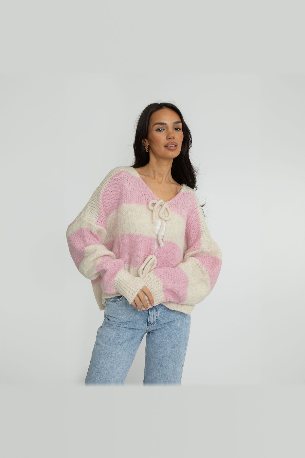 Cárdigan de rayas con escote de pico y lazada en rosa