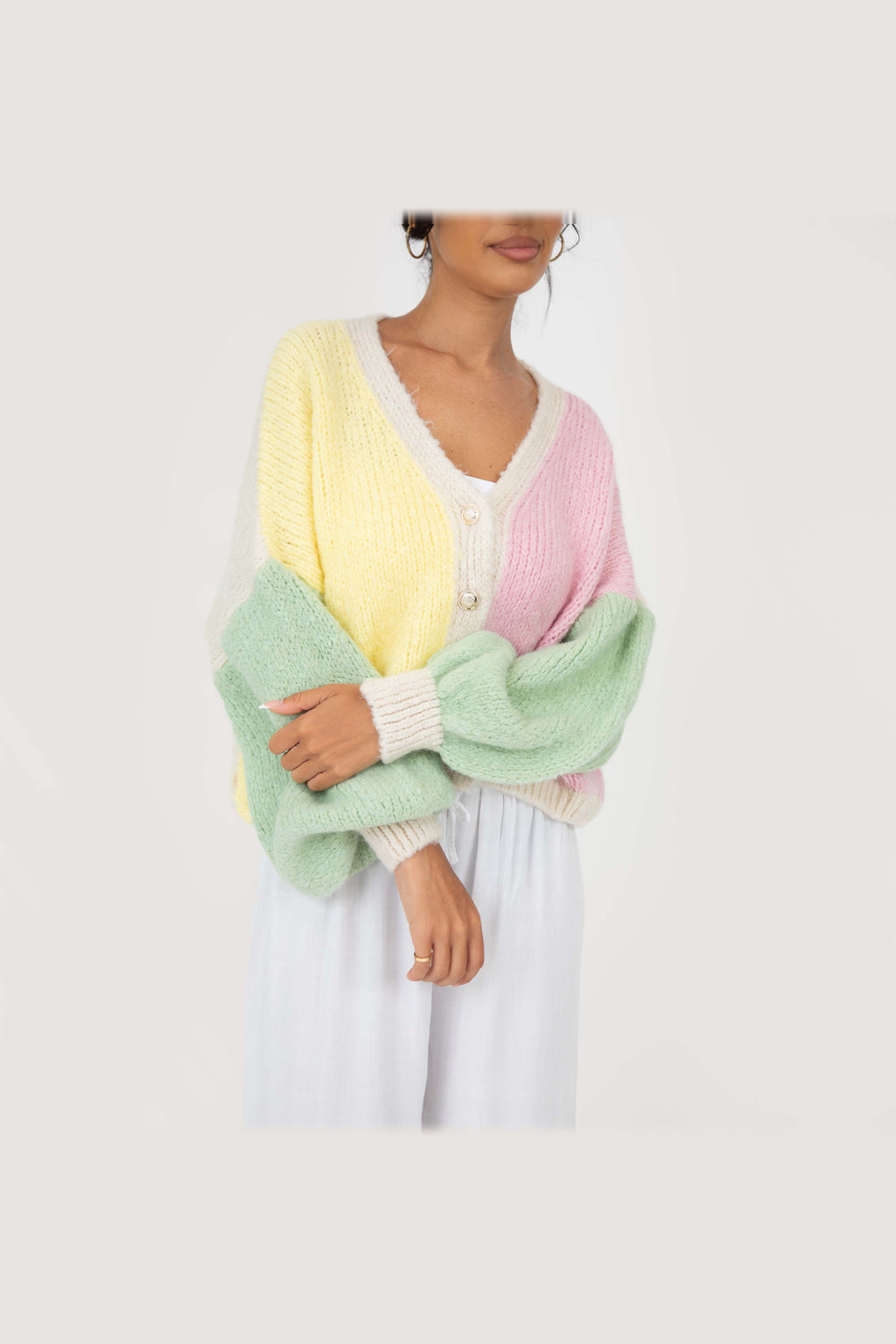 Cárdigan oversize aterciopelado en tonos pastel en pastel verano