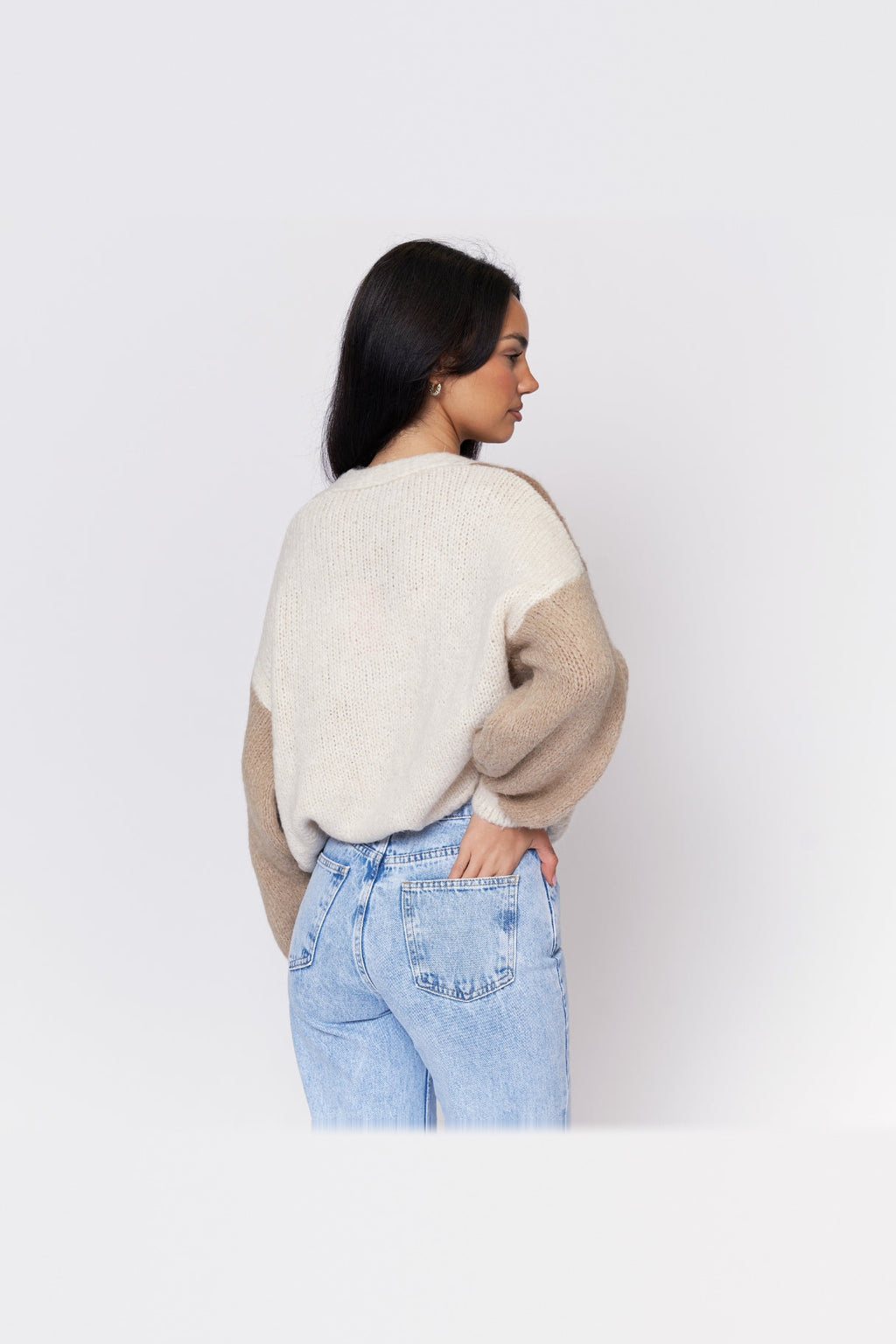 Cárdigan oversize aterciopelado en tonos pastel en marrón y crudo