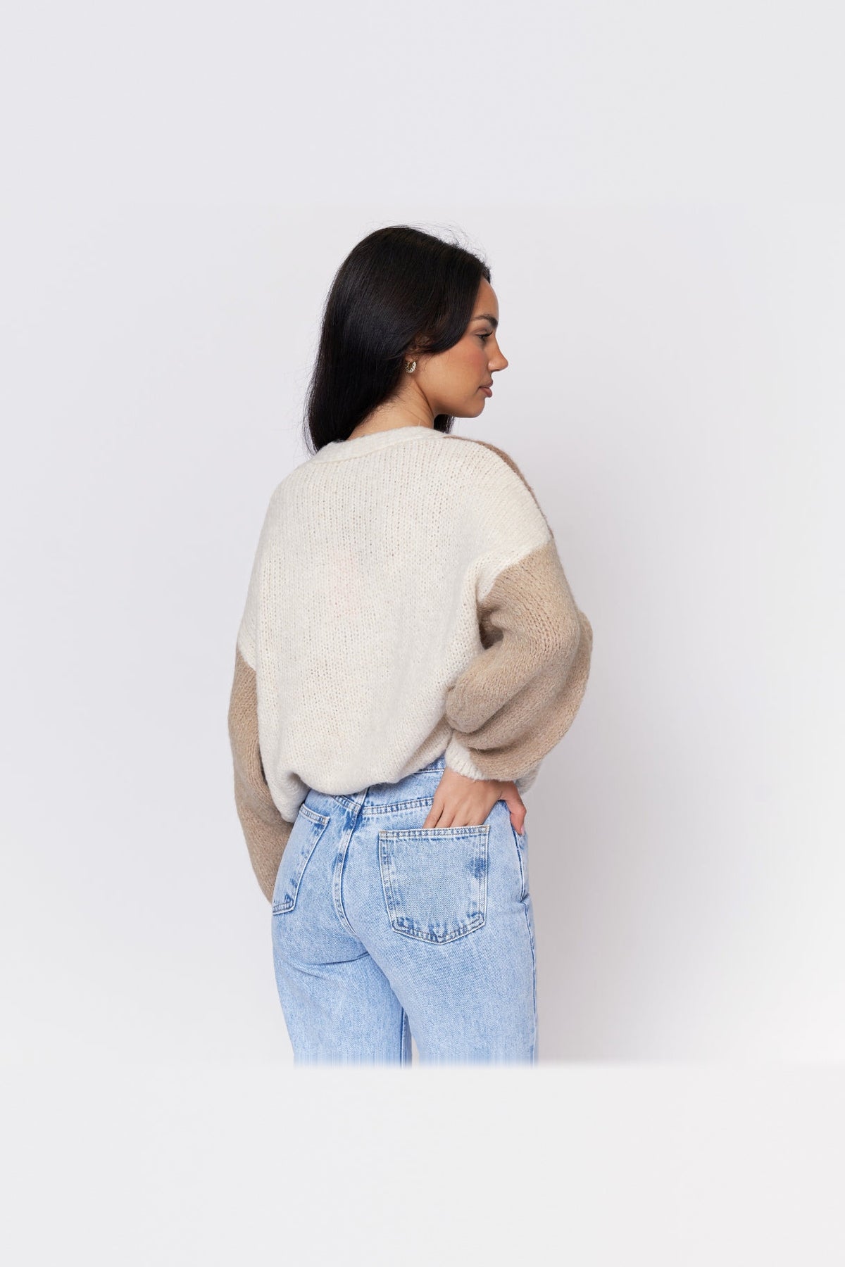 Cárdigan oversize aterciopelado en tonos pastel en marrón y crudo