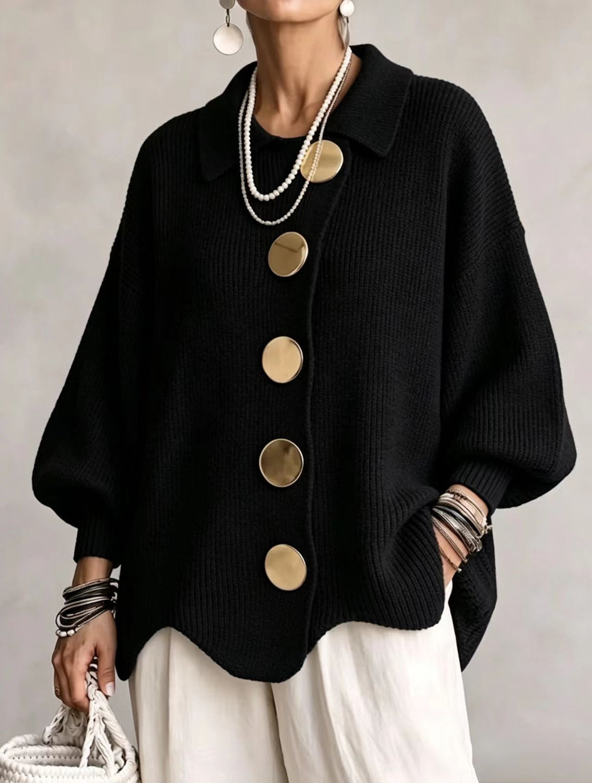 Cárdigan oversize con cuello y botones metálicos en negro
