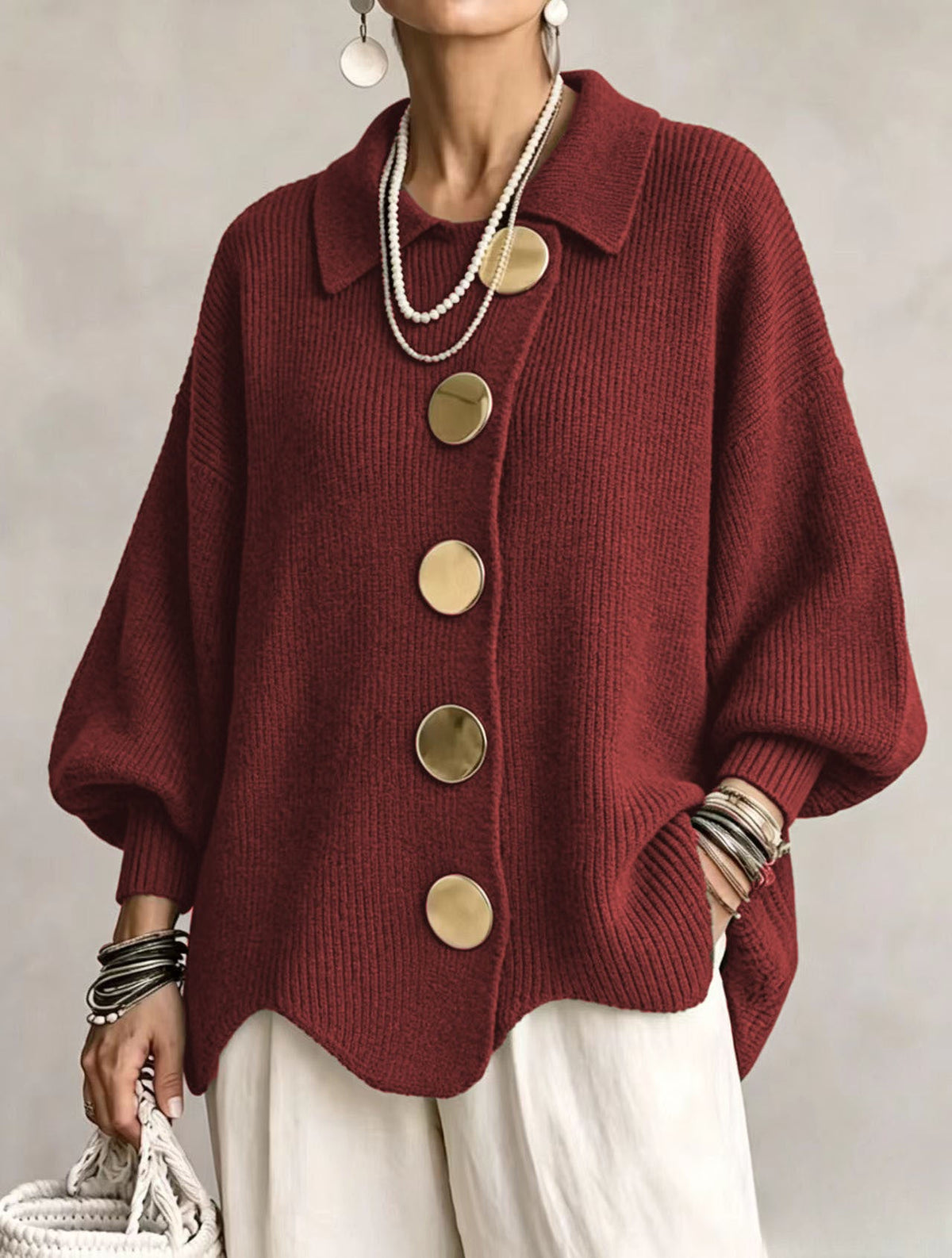 Cárdigan oversize con cuello y botones metálicos en burdeos