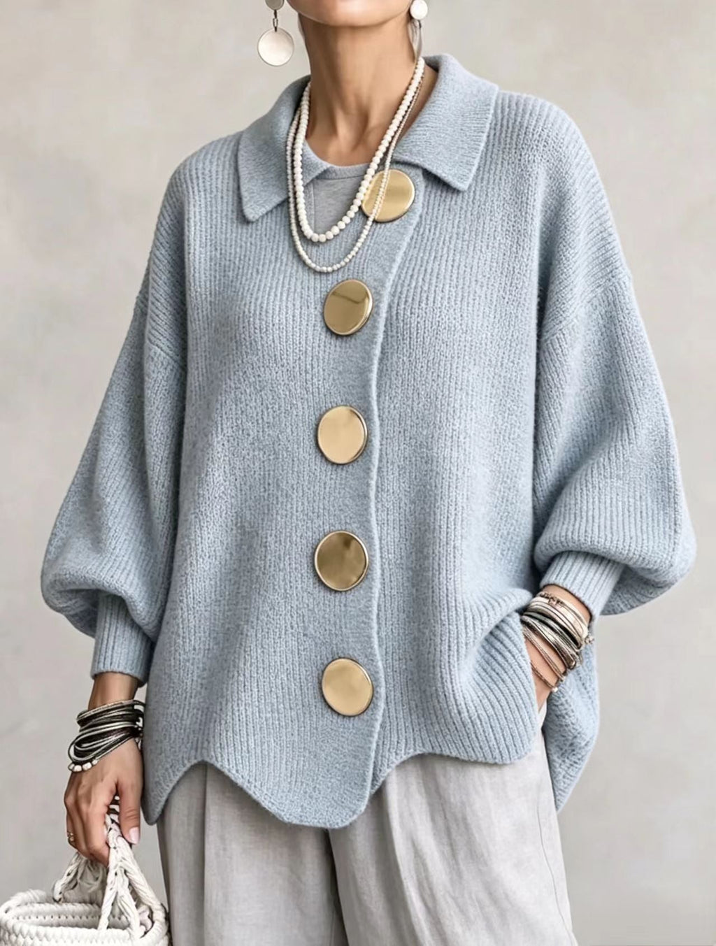 Cárdigan oversize con cuello y botones metálicos en azul cielo