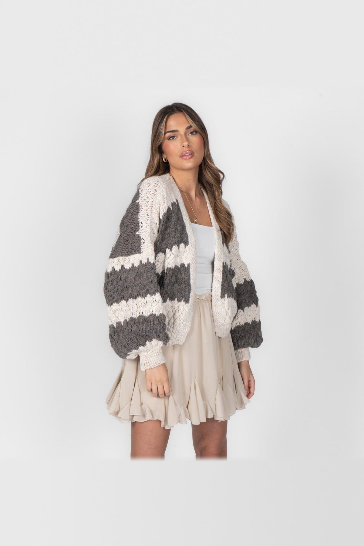Cárdigan oversize con estampado de ondas en gris oscuro