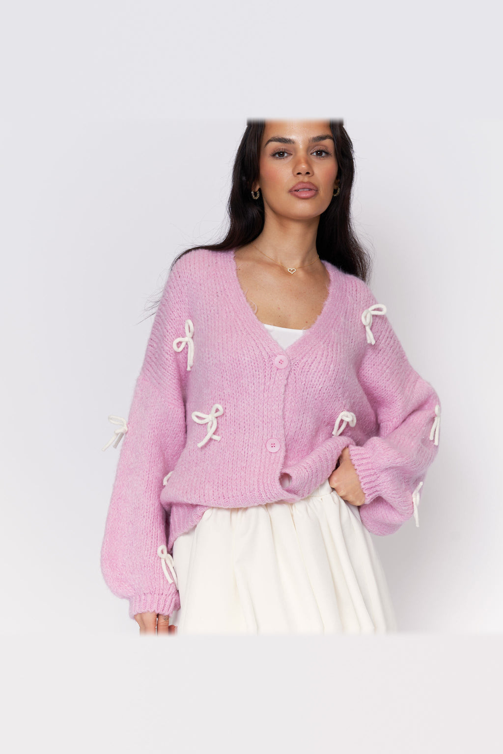 Cárdigan oversize con lacitos en rosa con lazos blancos