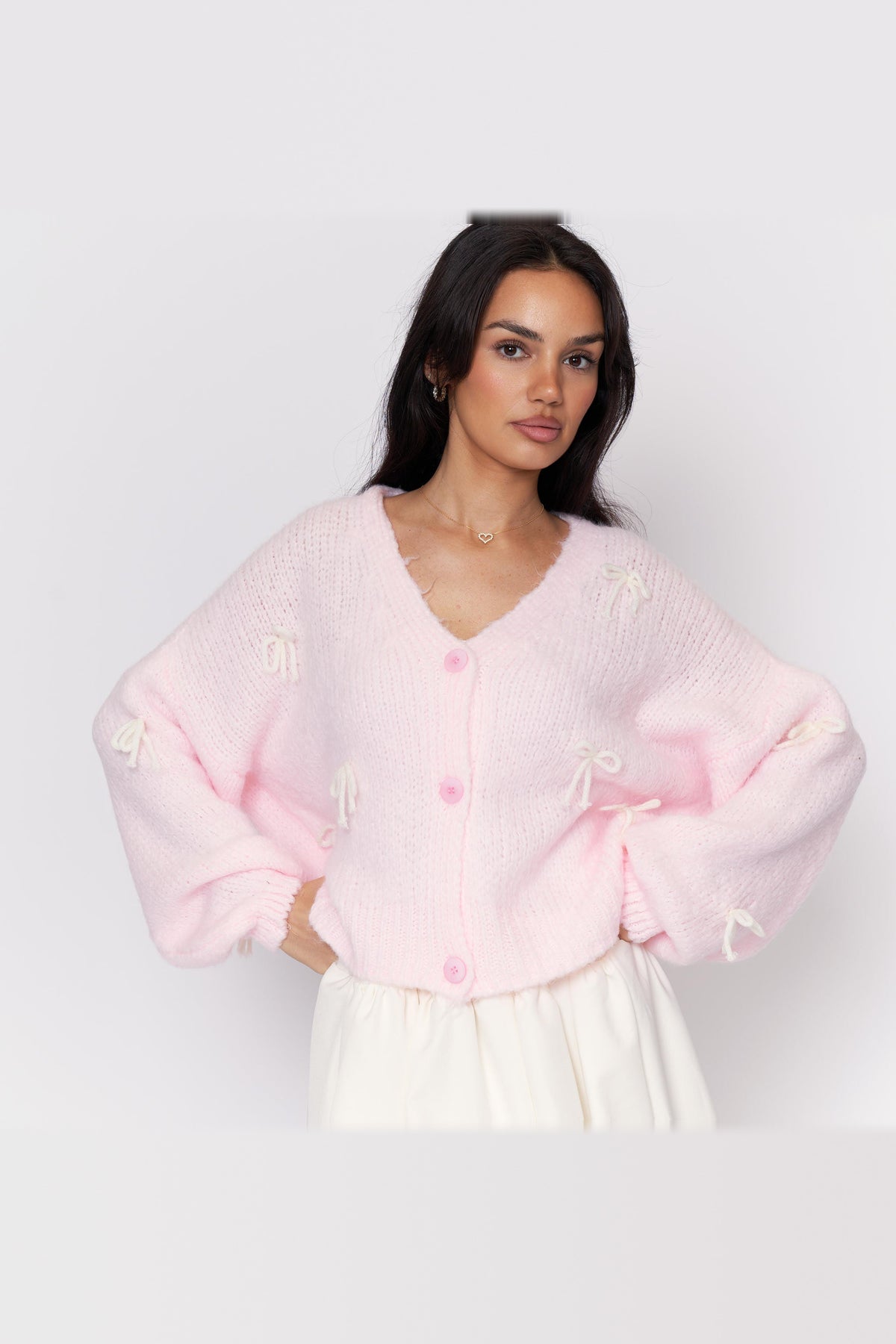 Cárdigan oversize con lacitos en rosa empolvado con lazos blancos