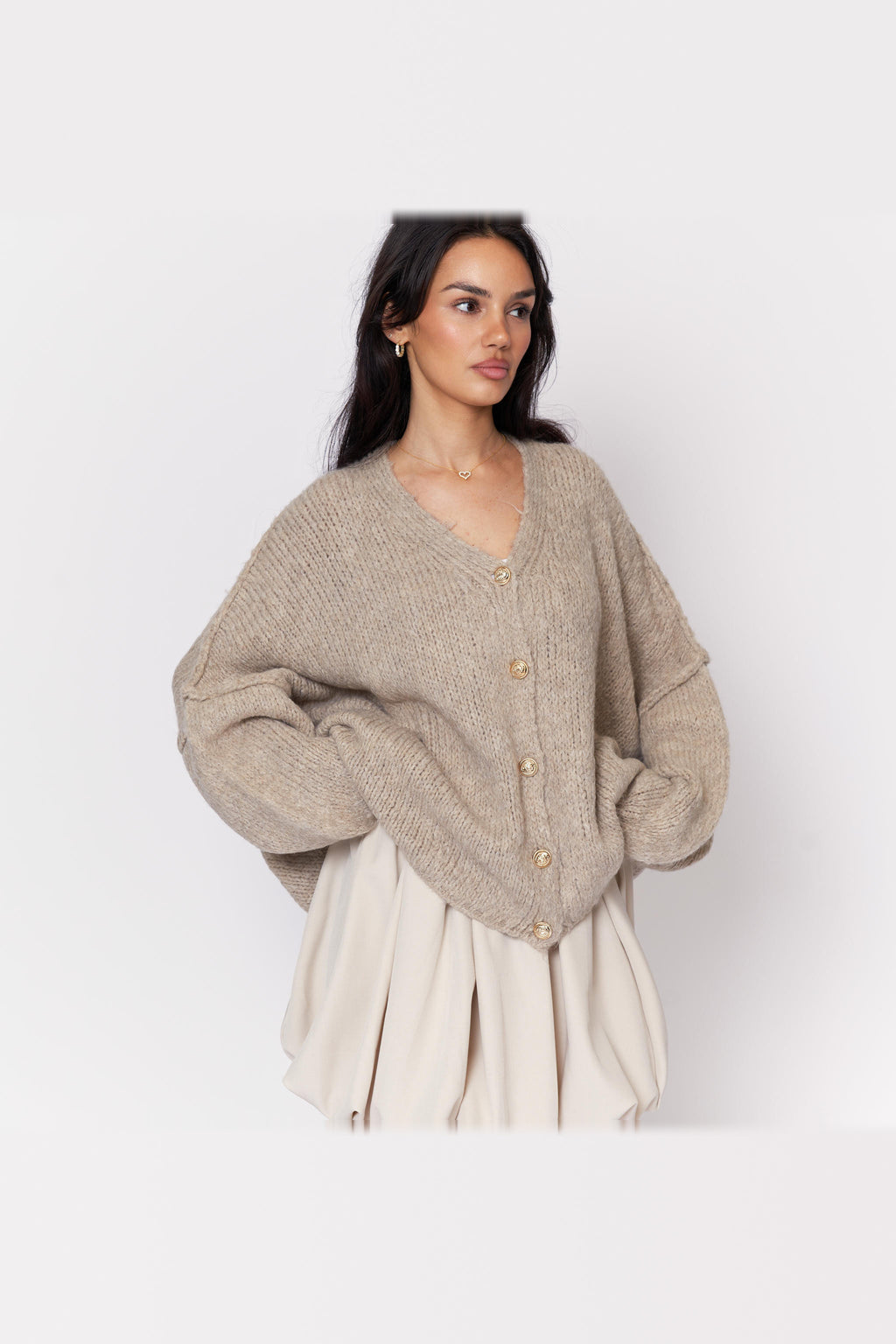 Cárdigan oversize de punto con escote de pico en beige