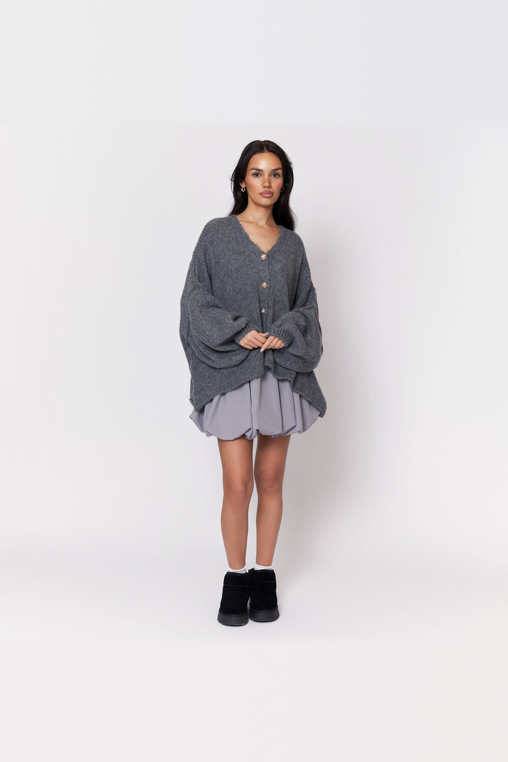 Cárdigan oversize de punto con escote de pico en gris