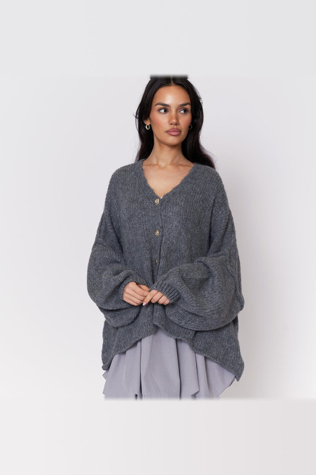 Cárdigan oversize de punto con escote de pico en gris