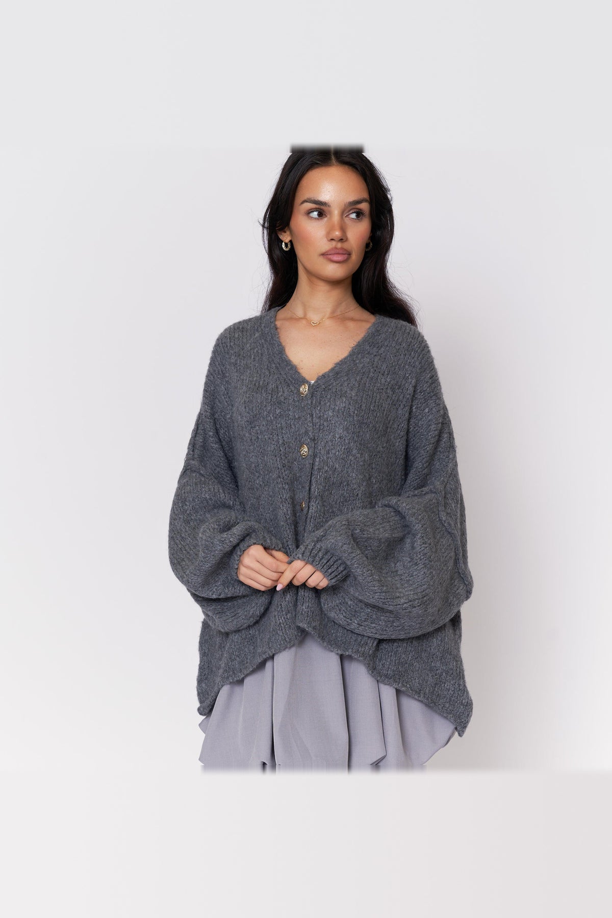 Cárdigan oversize de punto con escote de pico en gris