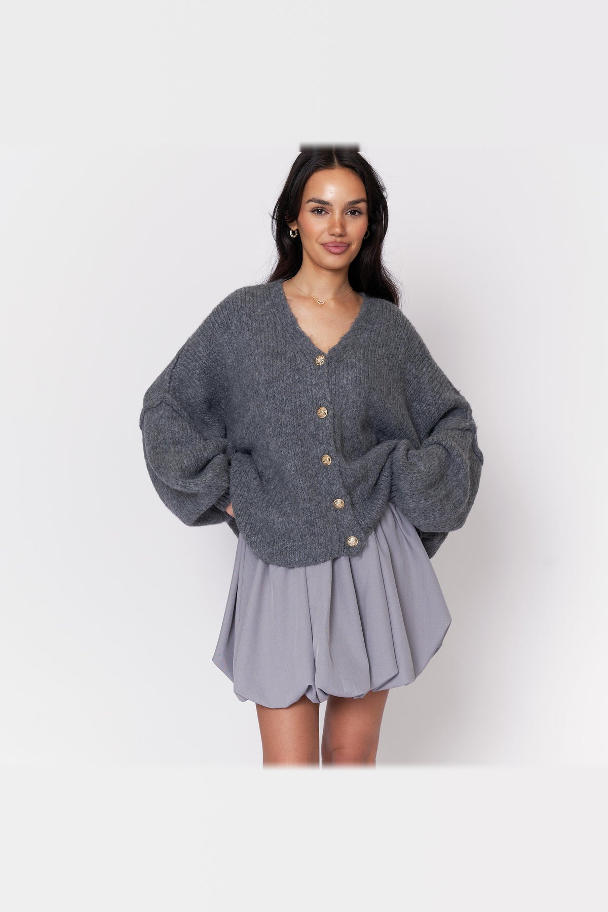 Cárdigan oversize de punto con escote de pico en gris