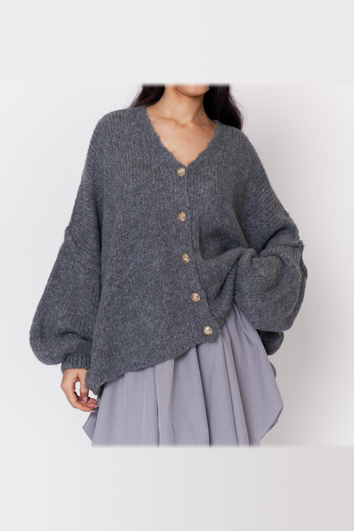 Cárdigan oversize de punto con escote de pico en gris