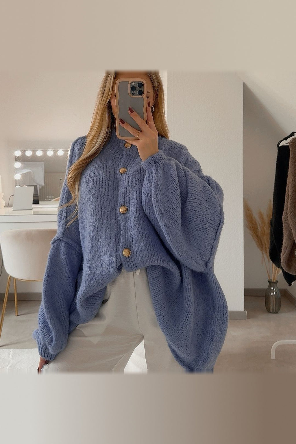 Cárdigan oversize de punto grueso con botones dorados en azul grisáceo