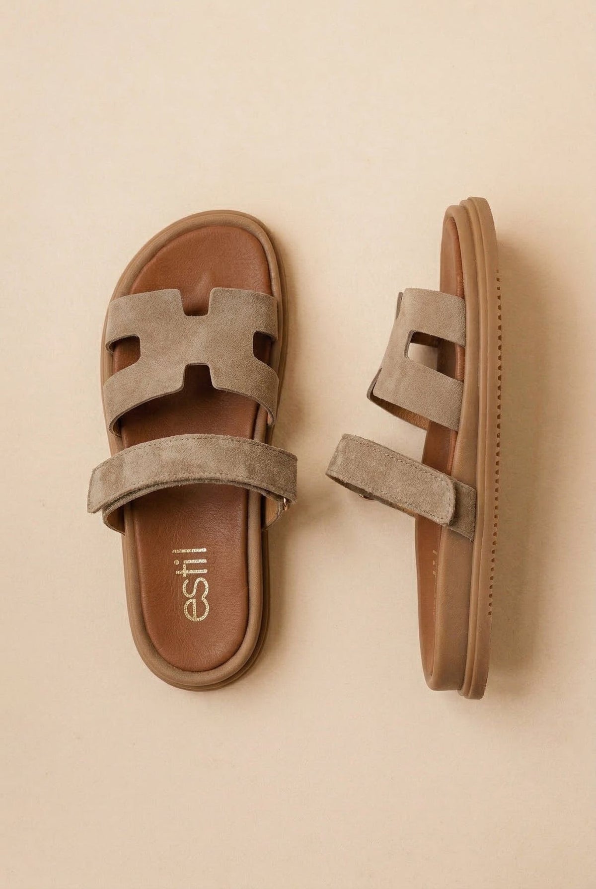 Sandalias de ante con velcro en taupe