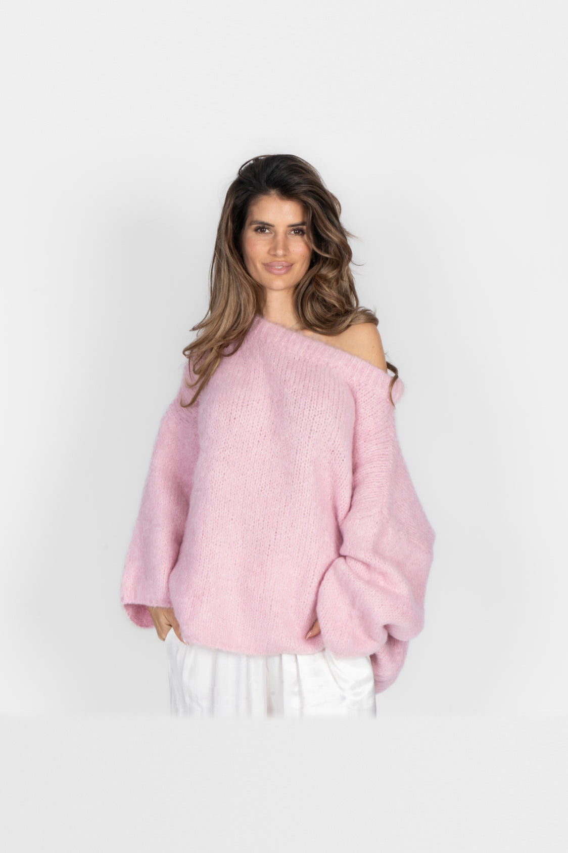 Jersey de punto con hombros al aire en rosa