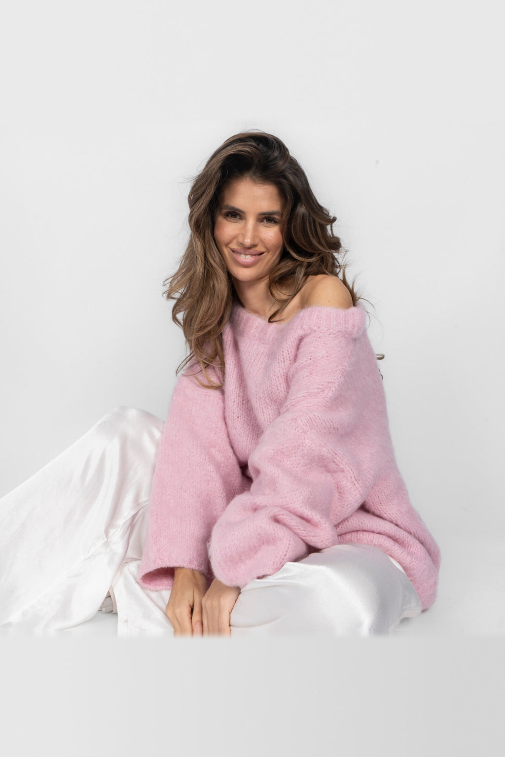 Jersey de punto con hombros al aire en rosa