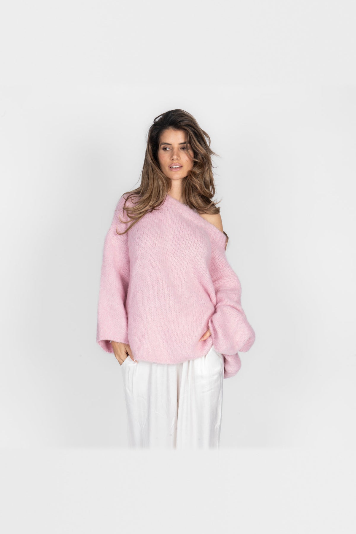 Jersey de punto con hombros al aire en rosa