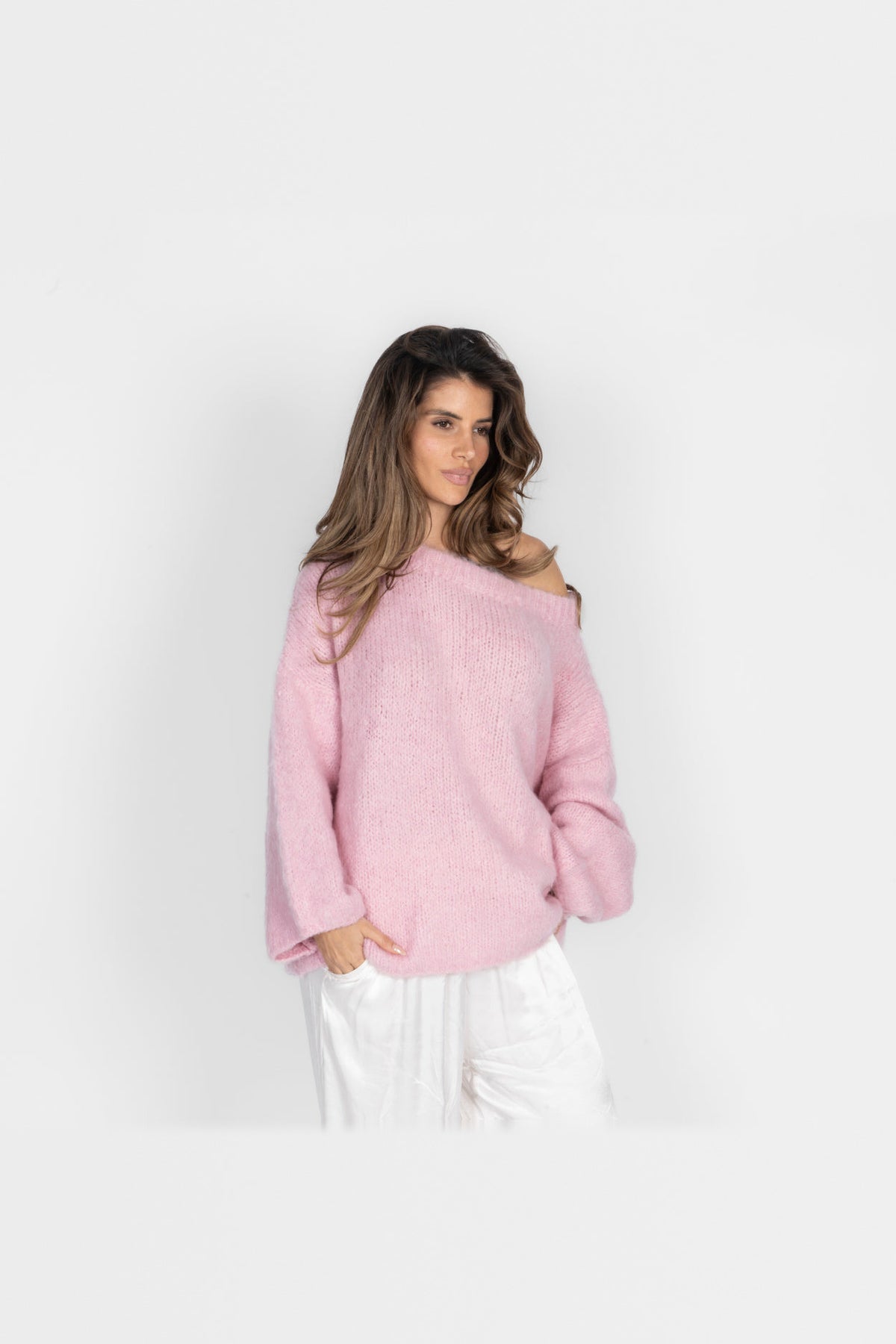 Jersey de punto con hombros al aire en rosa