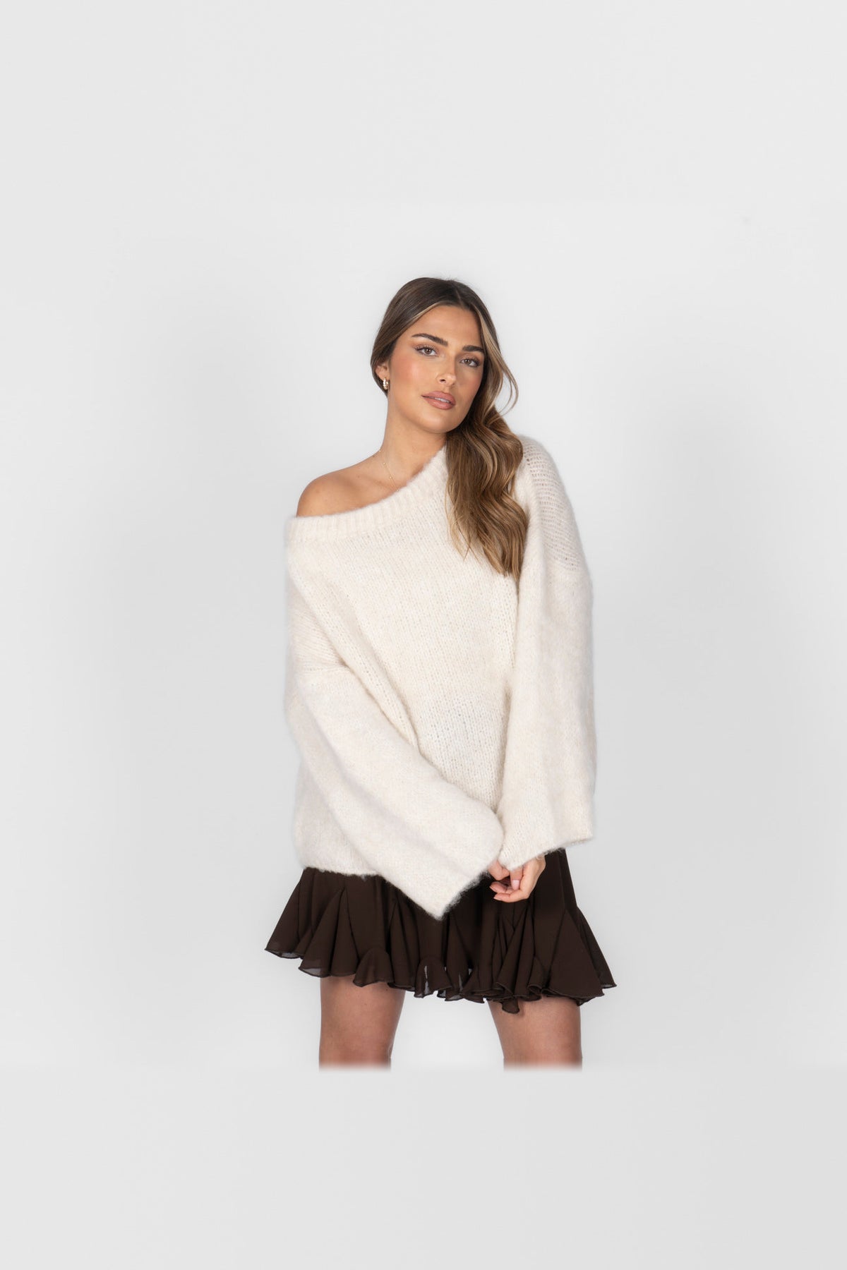 Jersey de punto con hombros al aire en crema