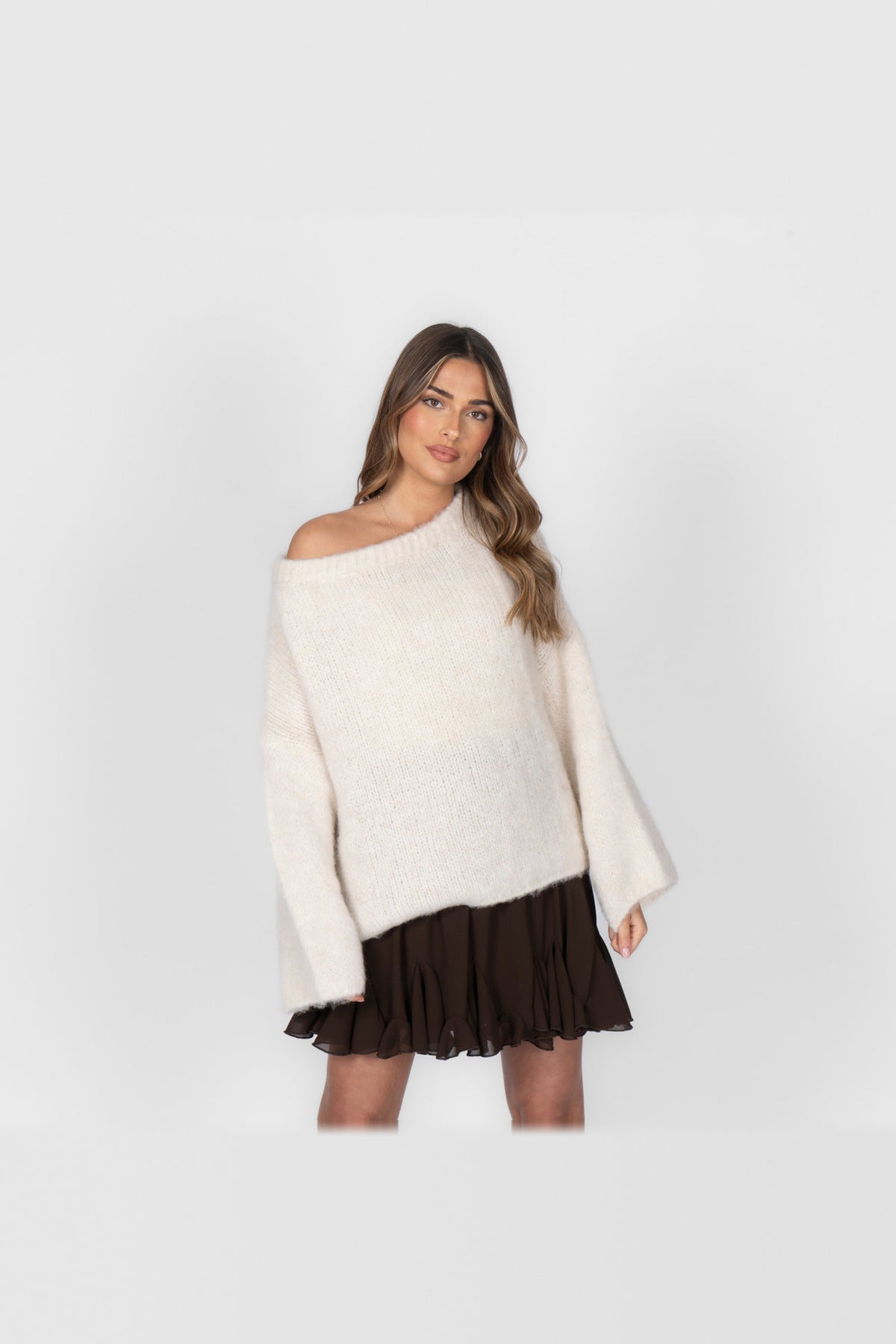 Jersey de punto con hombros al aire en crema