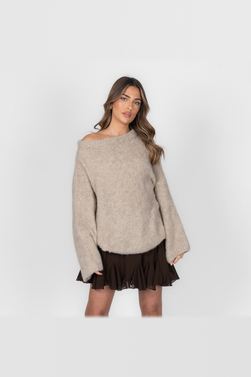 Jersey de punto con hombros al aire en beige