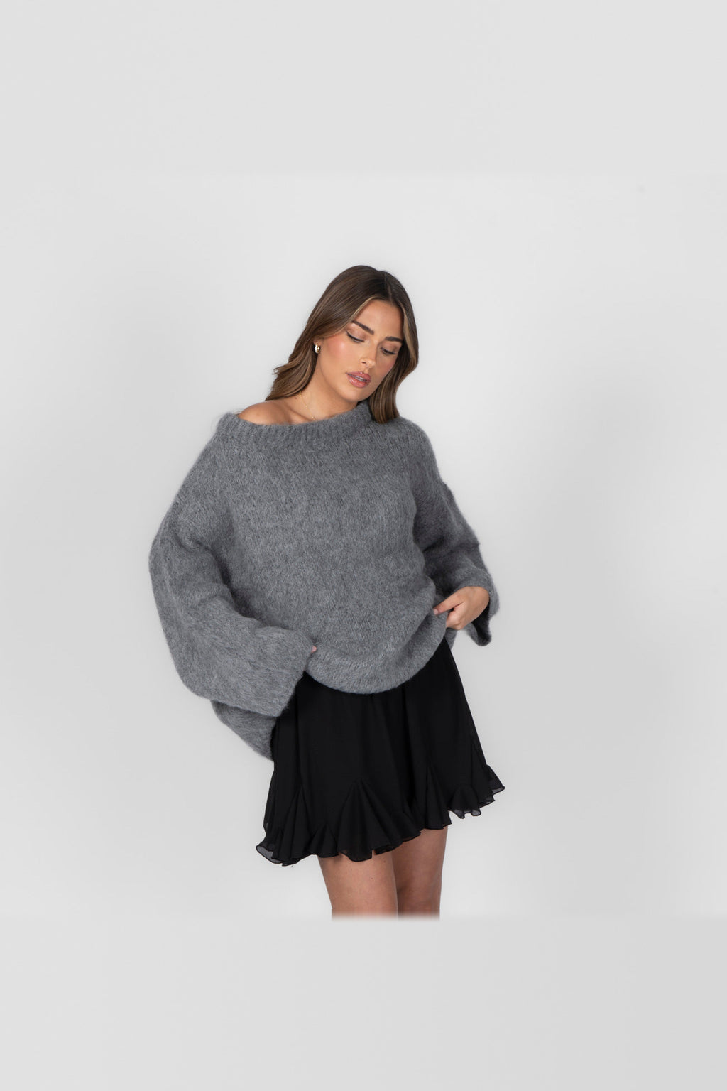 Jersey de punto con hombros al aire en gris