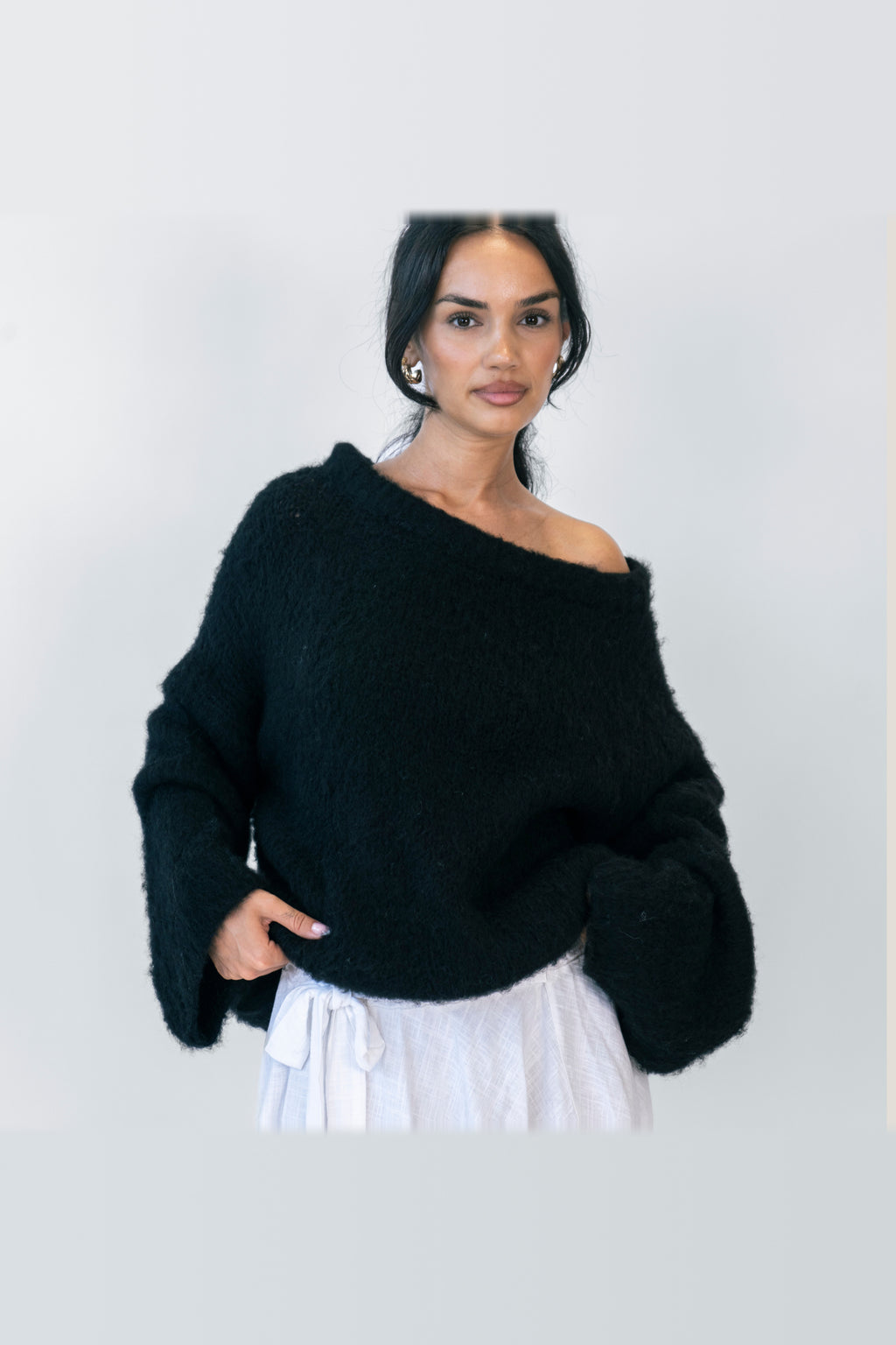 Jersey de punto con hombros al aire en negro
