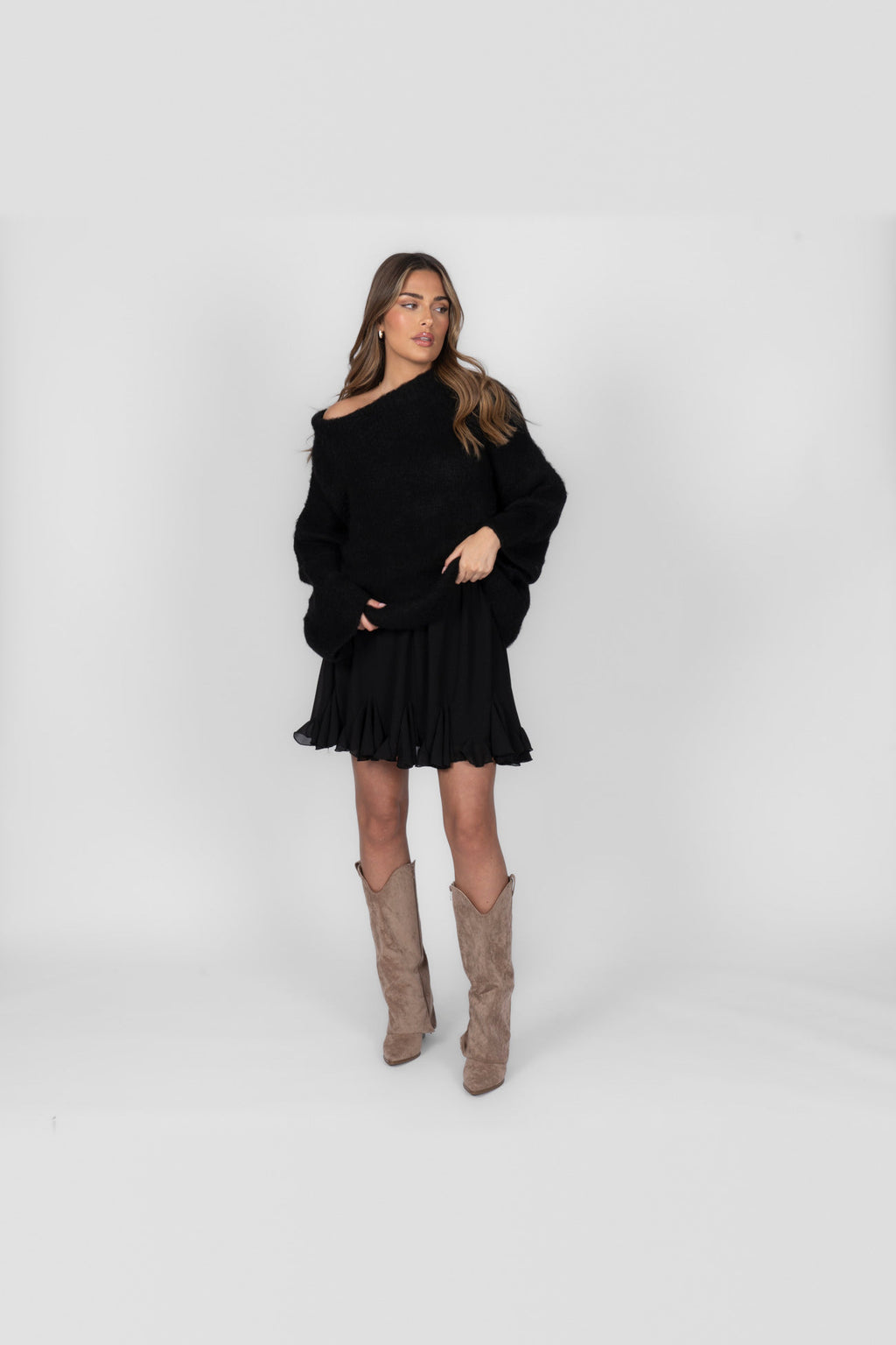 Jersey de punto con hombros al aire en negro