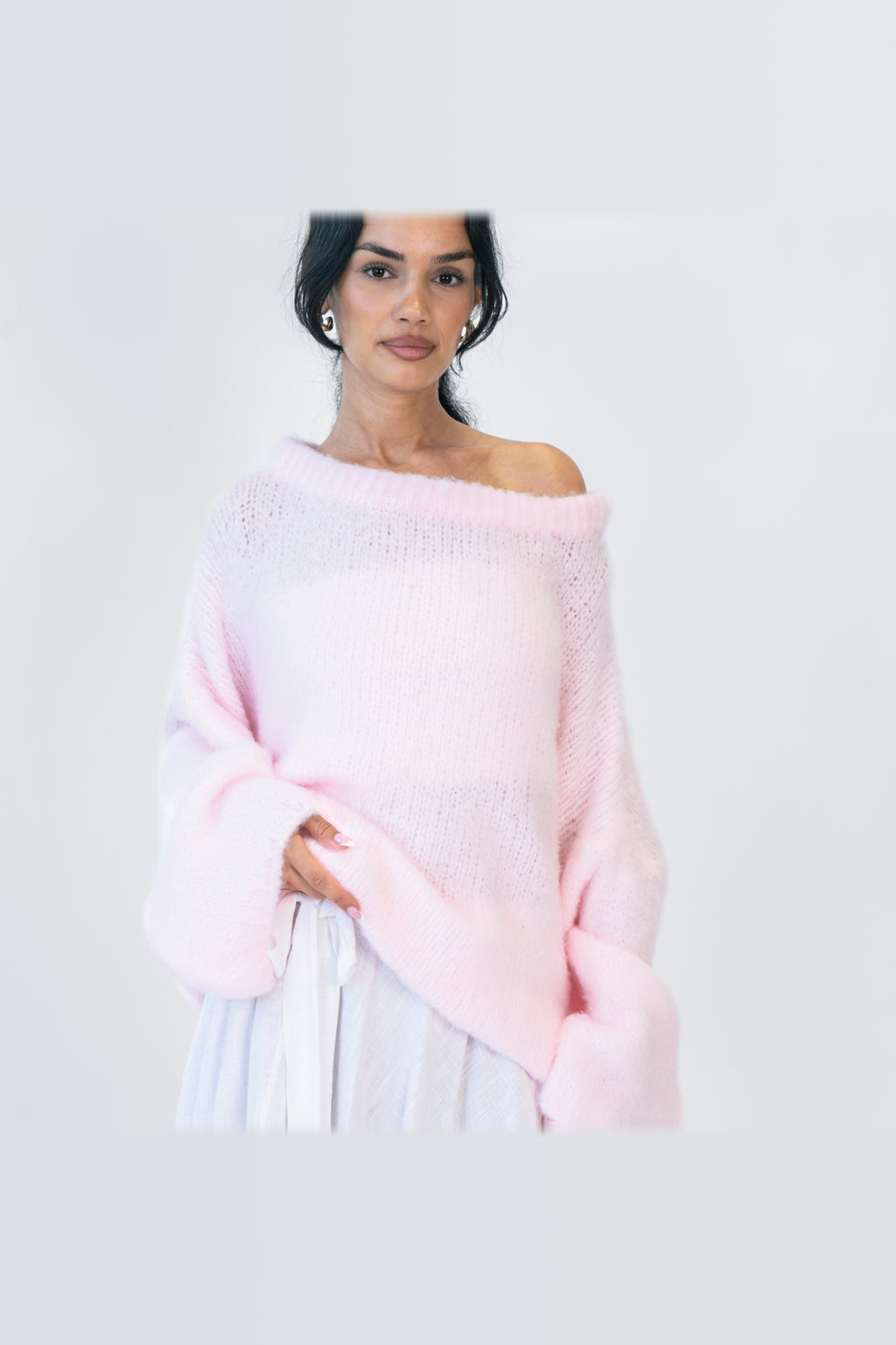 Jersey de punto con hombros al aire en rosa empolvado