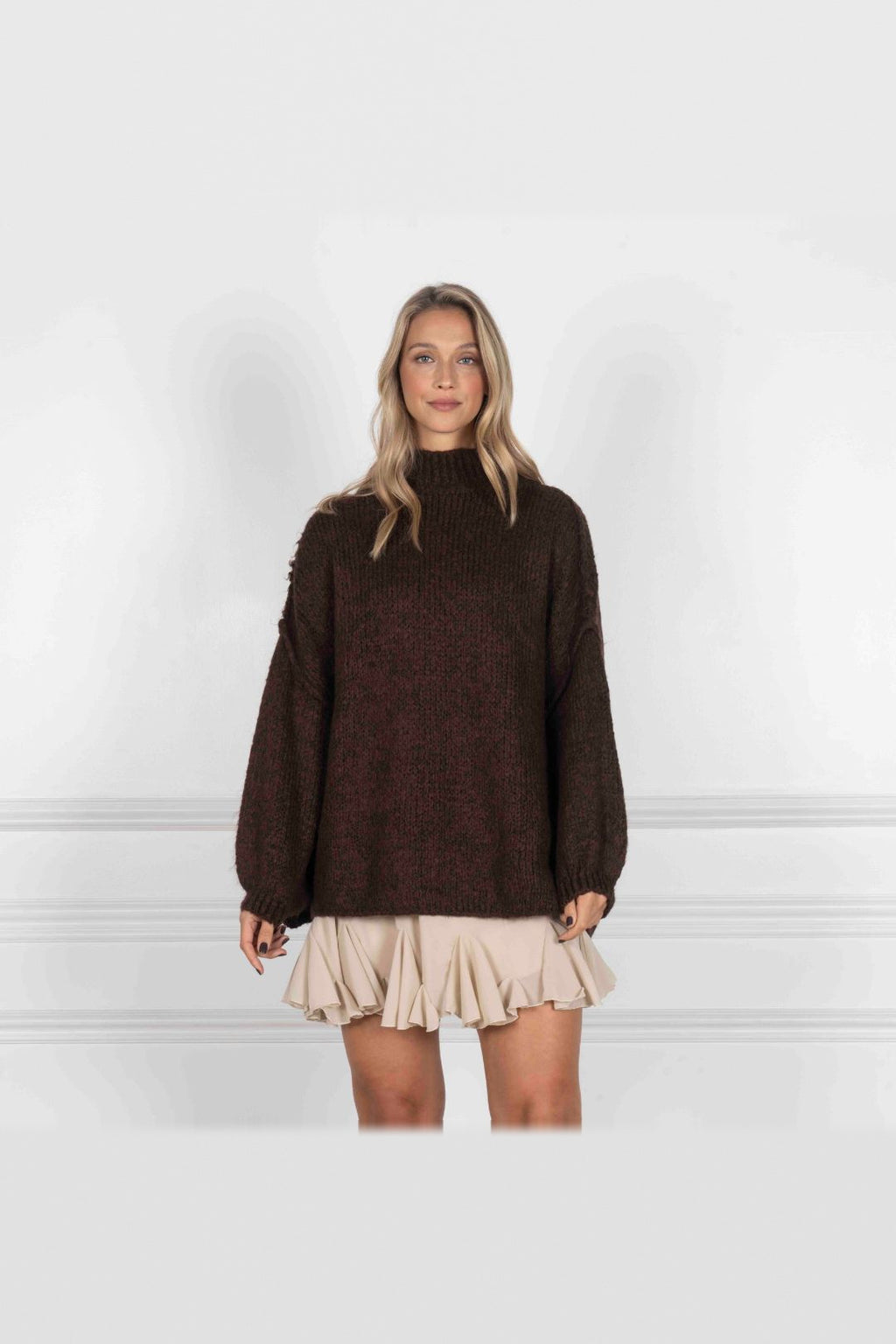 Jersey oversize de punto suave en marrón oscuro