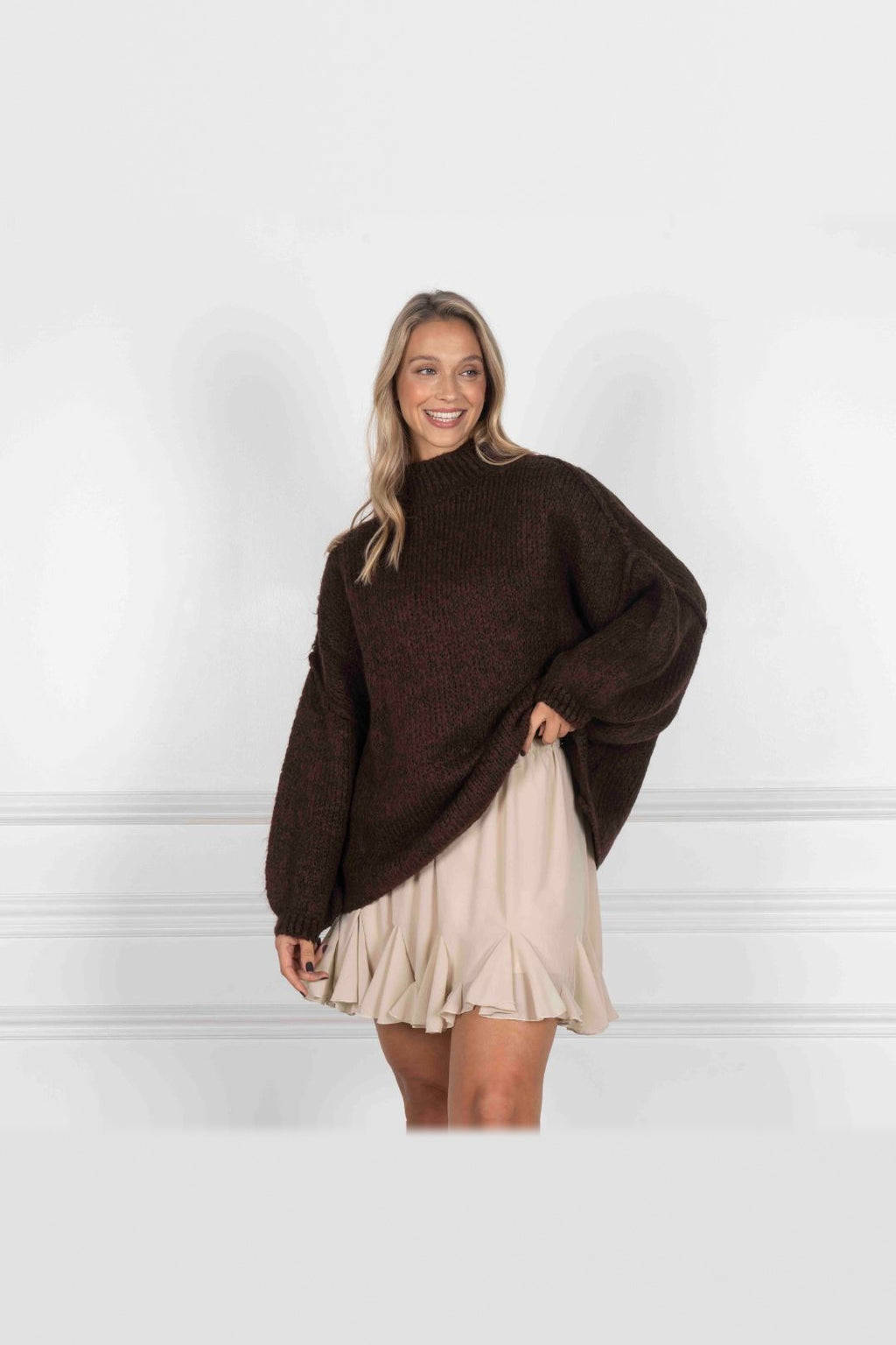 Jersey oversize de punto suave en marrón oscuro