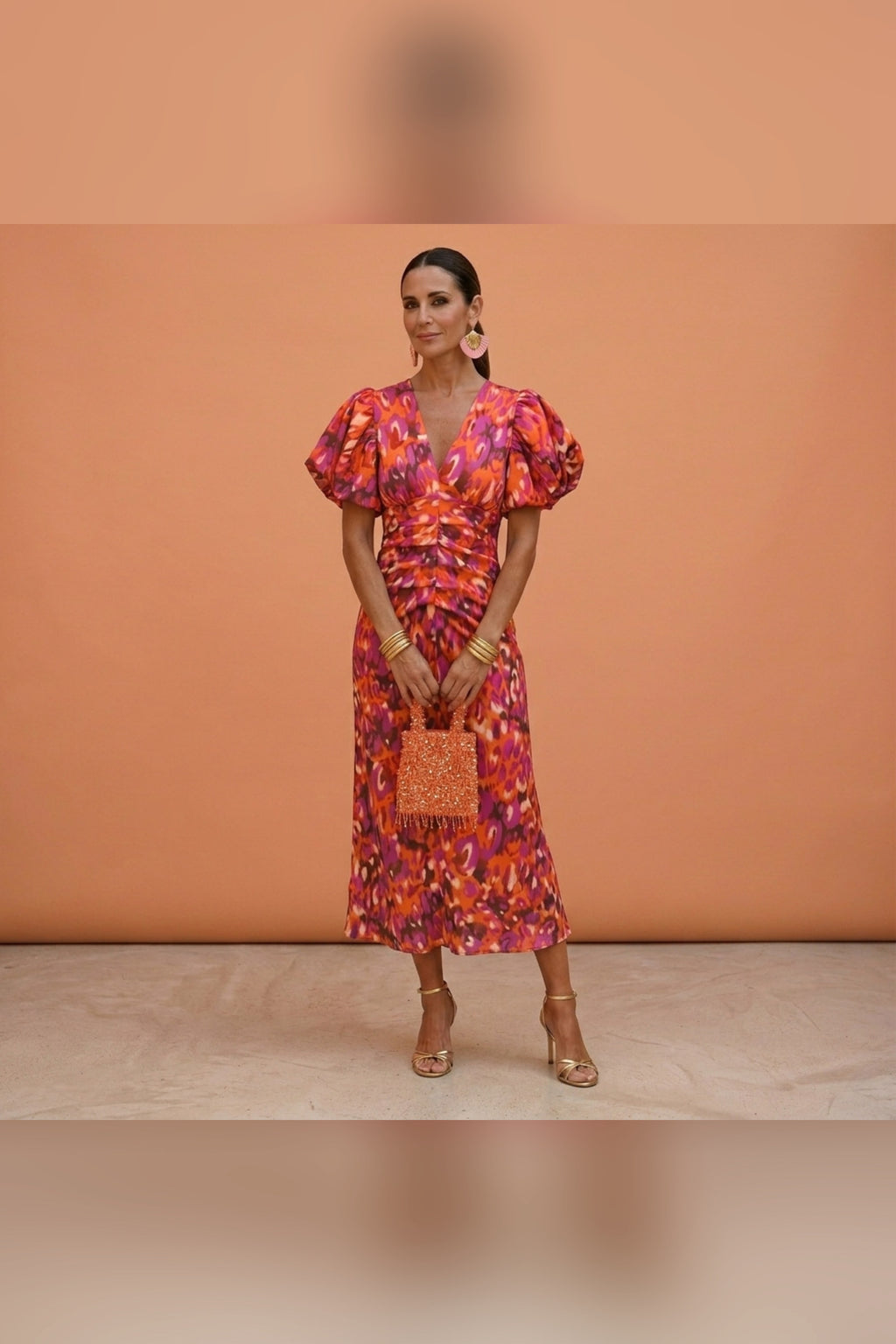 Vestido de manga abullonada en naranja/violeta