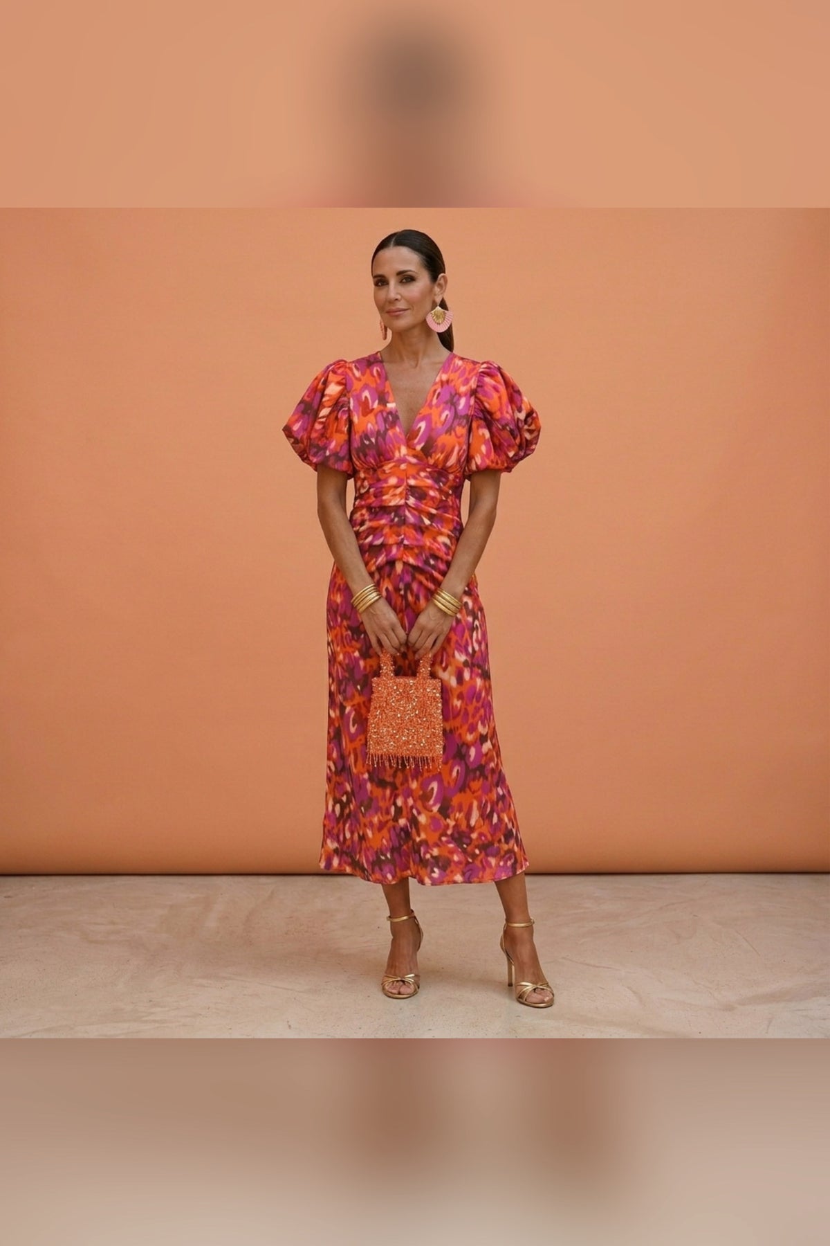 Vestido de manga abullonada en naranja/violeta