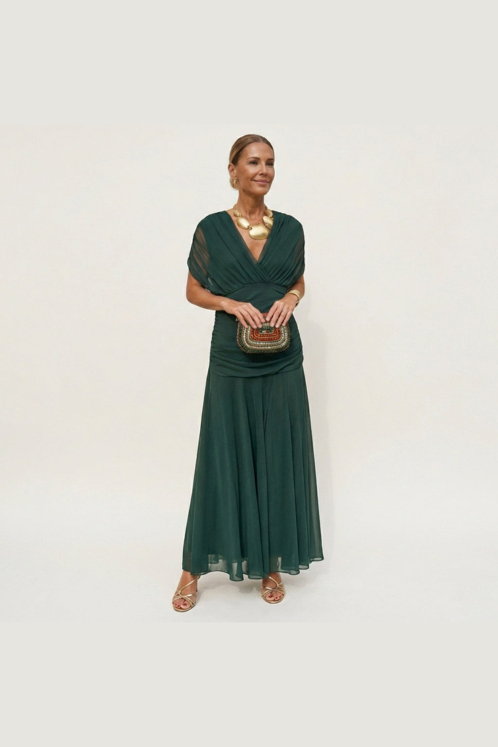 Vestido largo con escote de pico en verde